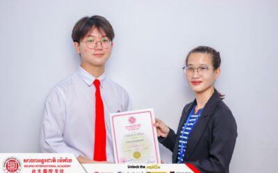 ការចែកប័ណ្ឌសរសើរ ដល់សិស្សពូកែ ដែលបានពិន្ទុខ្ពស់ ថ្នាក់ ភាសាចិន ក្រៅម៉ោងសិក្សា របស់សាលាអន្តរជាតិ ប៉េកាំង ????