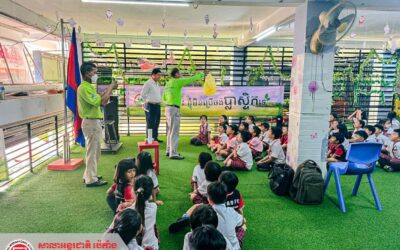 សកម្មភាពផ្សព្វផ្សាយ ក្រោមប្រធានបទ «ថ្ងៃនេះ ខ្ញុំមិនប្រើថង់ប្លាស្ទិកទេ» របស់ក្រសួងបរិស្ថាន ជូនដល់សិស្សានុសិស្ស នៃសាលាអន្តរជាតិ ប៉េកាំង ។